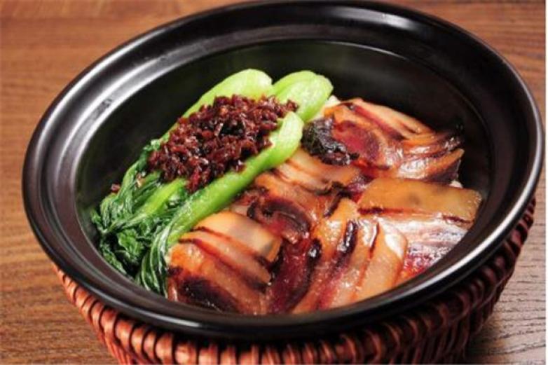 粤月一品煲仔饭